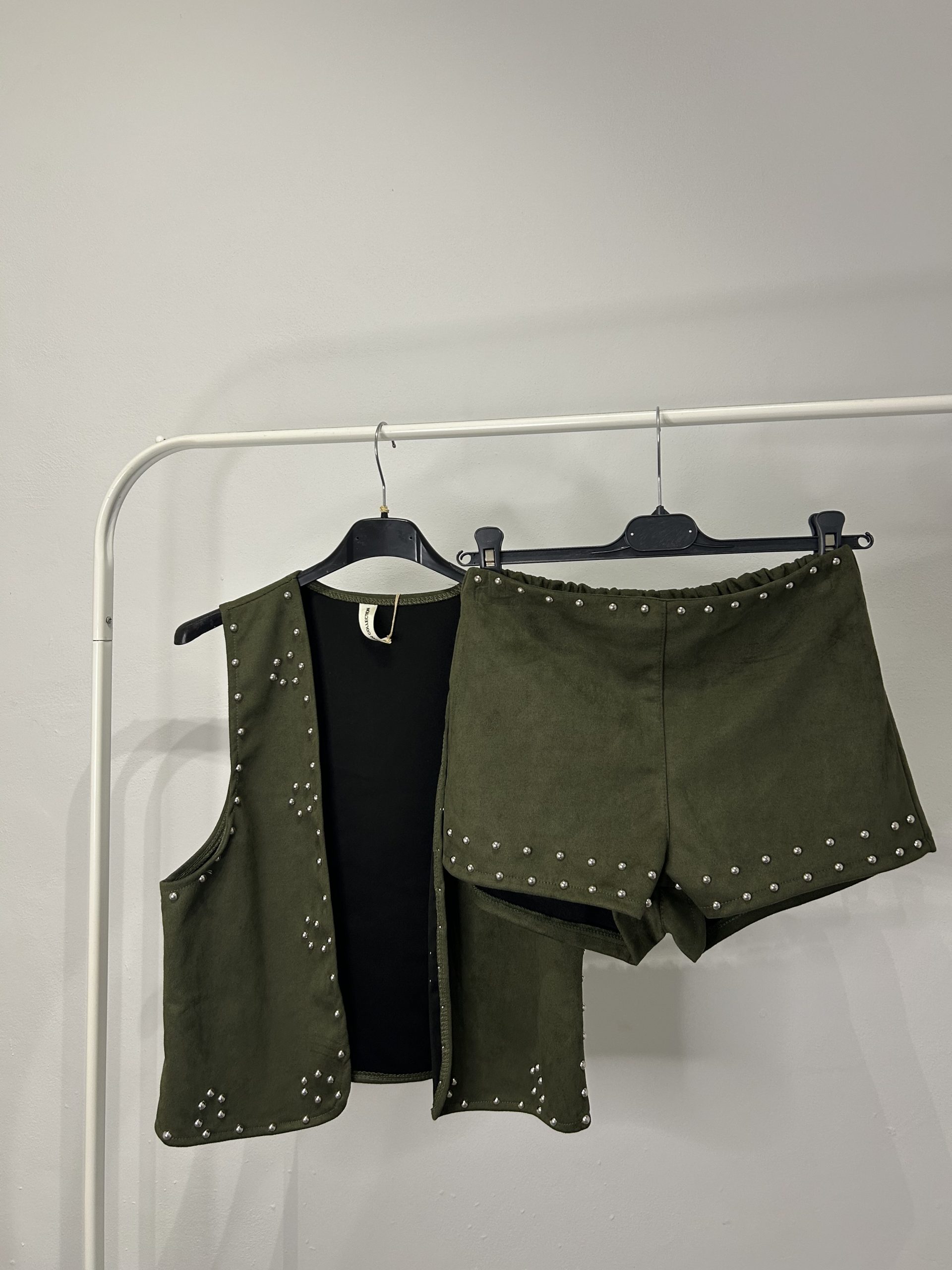 Conjunto antelina tachas - Imagen 2