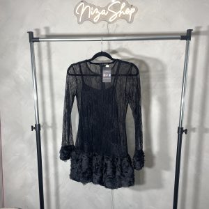 Vestido corto negro encaje