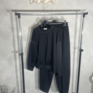 Conjunto negro tachas