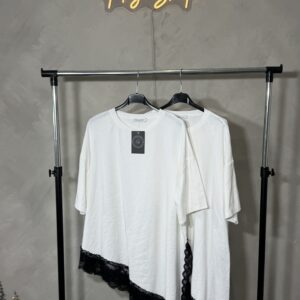 Camiseta bajo puntilla